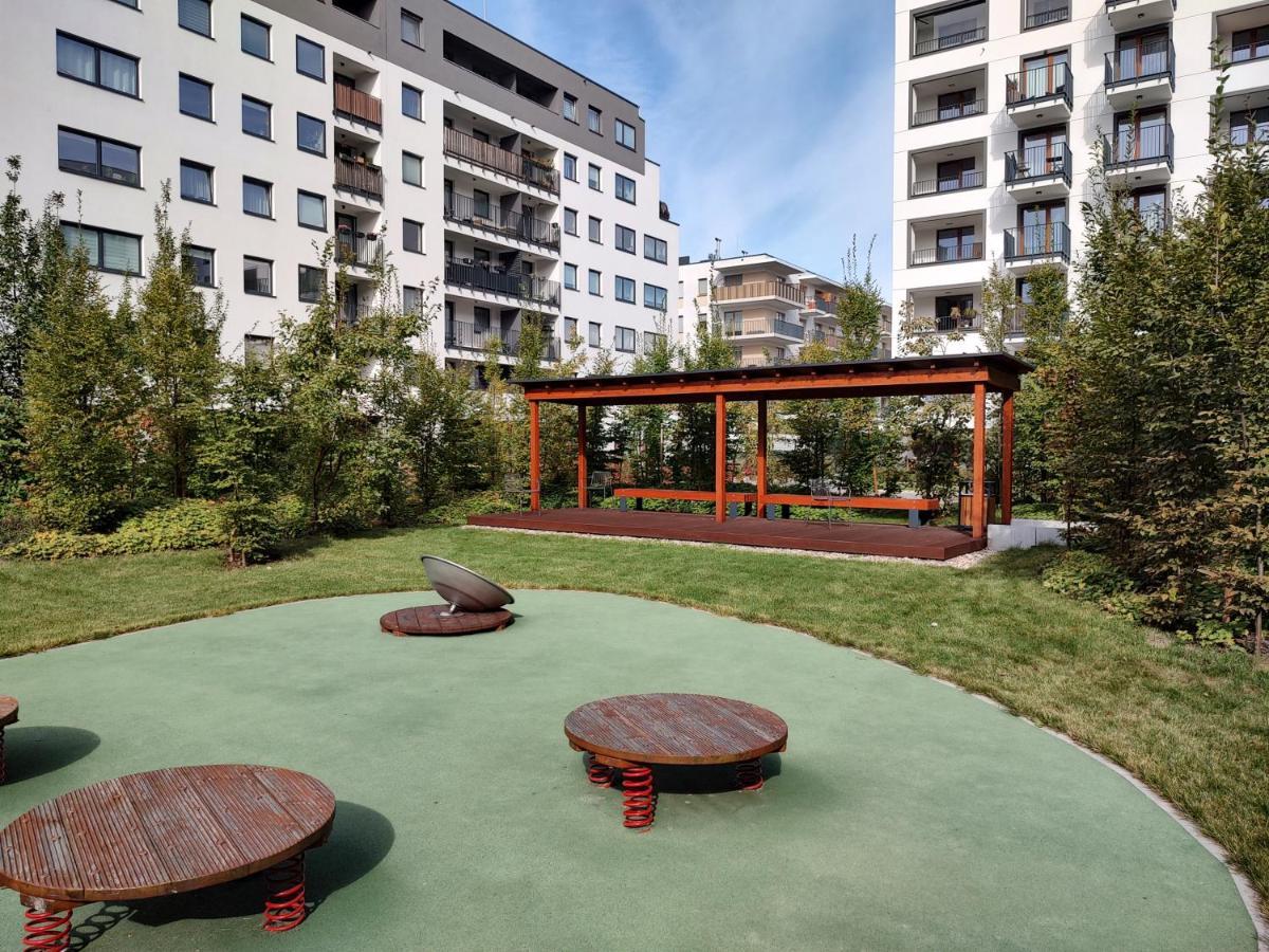 Uroczy Apartament Z Miejscem Na Auto W Garazu Daire Varşova Dış mekan fotoğraf